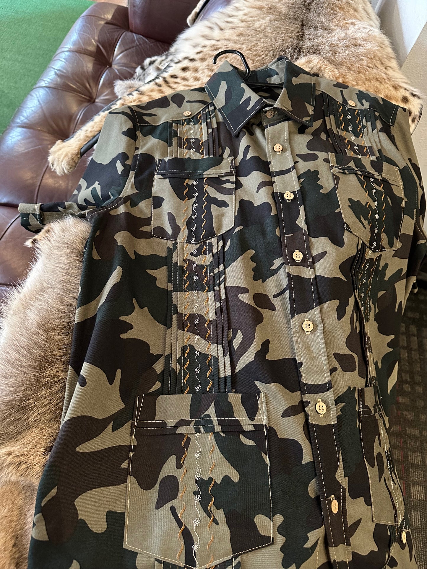 full camo guayabera