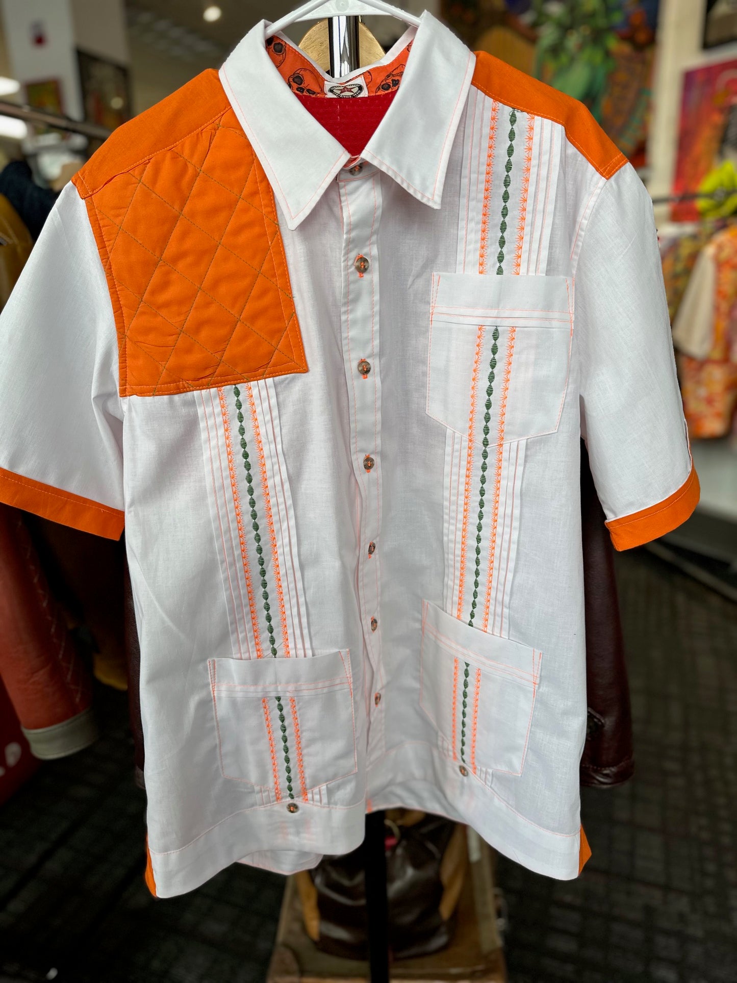 Hunting guayabera white and orange